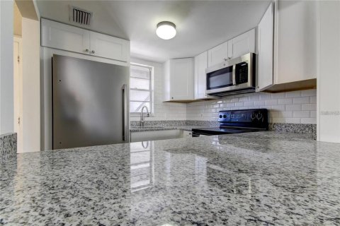 Condo in New Port Richey, Florida, 2 bedrooms  № 1817378 - photo 25
