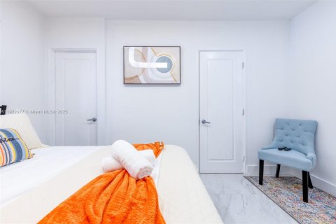 Casa en alquiler en Miami, Florida, 4 dormitorios, 280.01 m2 № 1975990 - foto 28