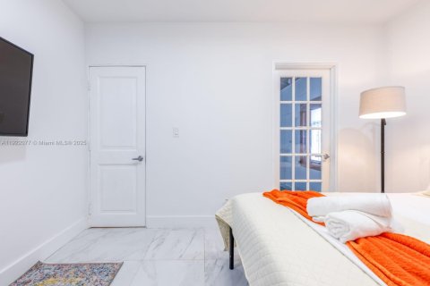 Casa en alquiler en Miami, Florida, 4 dormitorios, 280.01 m2 № 1975990 - foto 29
