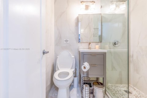 Casa en alquiler en Miami, Florida, 4 dormitorios, 280.01 m2 № 1975990 - foto 9