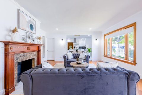 Casa en alquiler en Miami, Florida, 4 dormitorios, 280.01 m2 № 1975990 - foto 14