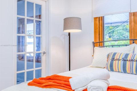 Casa en alquiler en Miami, Florida, 4 dormitorios, 280.01 m2 № 1975990 - foto 8