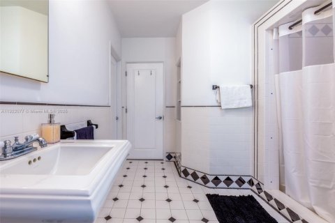 Casa en alquiler en Miami, Florida, 4 dormitorios, 280.01 m2 № 1975990 - foto 10