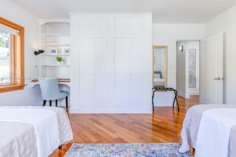 Casa en alquiler en Miami, Florida, 4 dormitorios, 280.01 m2 № 1975990 - foto 27