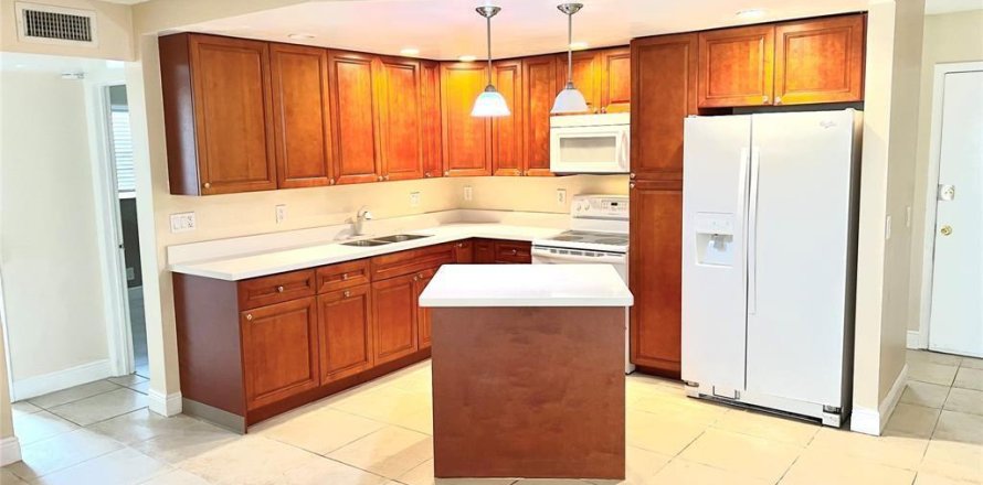 Condo in Tamarac, Florida, 3 bedrooms  № 2193004