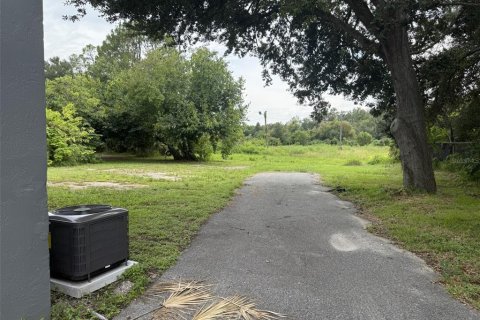 Propiedad comercial en alquiler en Leesburg, Florida, 1129.69 m2 № 1906068 - foto 3