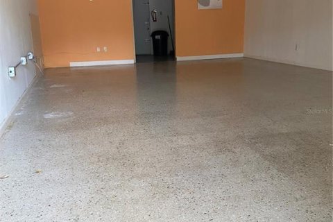 Propiedad comercial en alquiler en Leesburg, Florida, 1129.69 m2 № 1906068 - foto 6