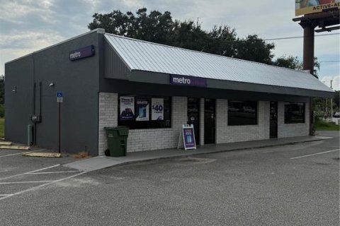 Propiedad comercial en alquiler en Leesburg, Florida, 1129.69 m2 № 1906068 - foto 2