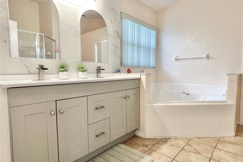 House in Kissimmee, Florida 4 bedrooms, 161.65 sq.m. № 1801778 - photo 22