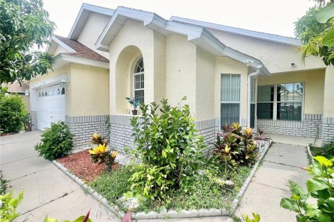 House in Kissimmee, Florida 4 bedrooms, 161.65 sq.m. № 1801778 - photo 3