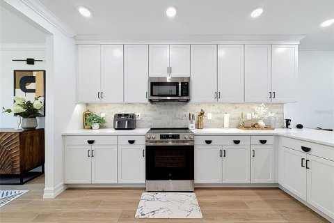 Touwnhouse à louer à Tampa, Floride: 3 chambres, 203.64 m2 № 2383919 - photo 14