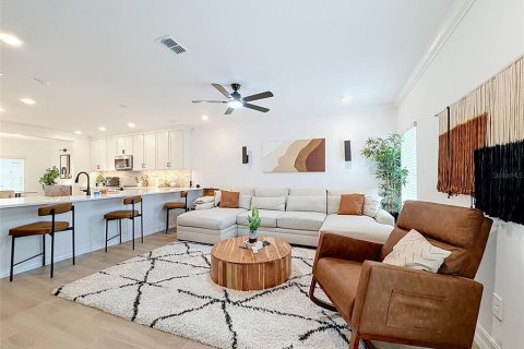 Touwnhouse à louer à Tampa, Floride: 3 chambres, 203.64 m2 № 2383919 - photo 9