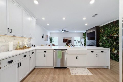 Touwnhouse à louer à Tampa, Floride: 3 chambres, 203.64 m2 № 2383919 - photo 16