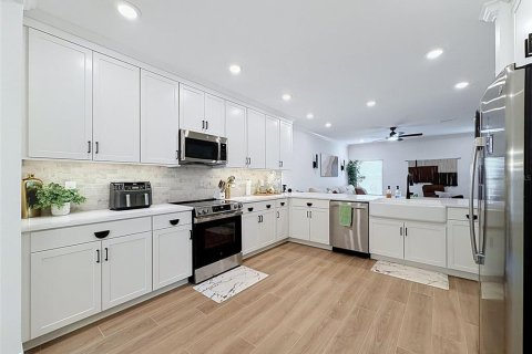 Touwnhouse à louer à Tampa, Floride: 3 chambres, 203.64 m2 № 2383919 - photo 15