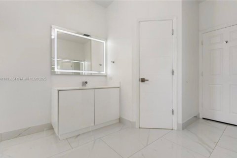 Casa en venta en Pembroke Pines, Florida, 4 dormitorios, 262.82 m2 № 1814508 - foto 18