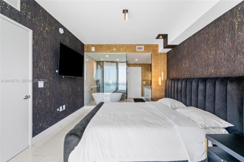 Condominio en alquiler en Miami, Florida, 2 dormitorios, 146.41 m2 № 2253145 - foto 11