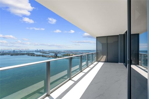 Condominio en alquiler en Miami, Florida, 2 dormitorios, 146.41 m2 № 2253145 - foto 27