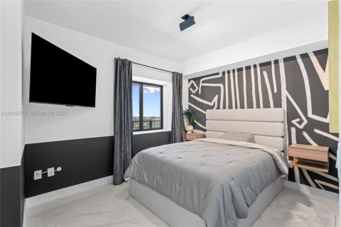 Condominio en alquiler en Miami, Florida, 2 dormitorios, 146.41 m2 № 2253145 - foto 19