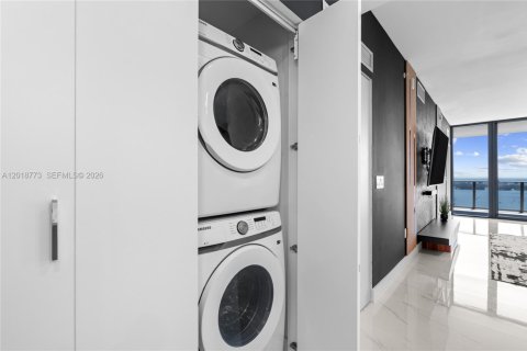 Condominio en alquiler en Miami, Florida, 2 dormitorios, 146.41 m2 № 2253145 - foto 23