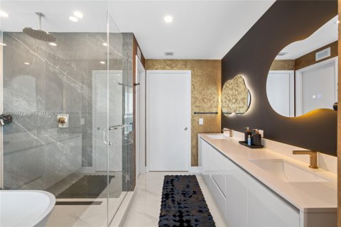 Condominio en alquiler en Miami, Florida, 2 dormitorios, 146.41 m2 № 2253145 - foto 13