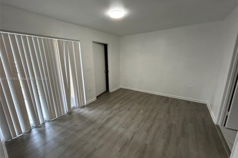 Снять в аренду кондоминиум в Уэст-Палм-Бич, Флорида 2 спальни, 82.5м2, № 1946674 - фото 4
