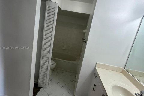 Снять в аренду кондоминиум в Уэст-Палм-Бич, Флорида 2 спальни, 82.5м2, № 1946674 - фото 8