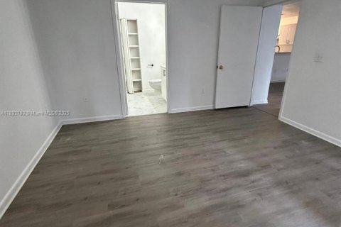 Снять в аренду кондоминиум в Уэст-Палм-Бич, Флорида 2 спальни, 82.5м2, № 1946674 - фото 5