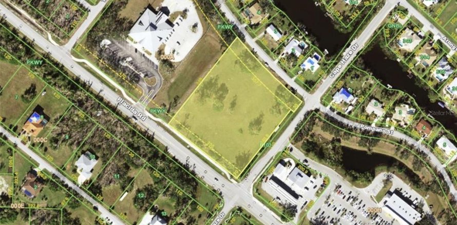 Commercial property in Placida, Florida № 974856