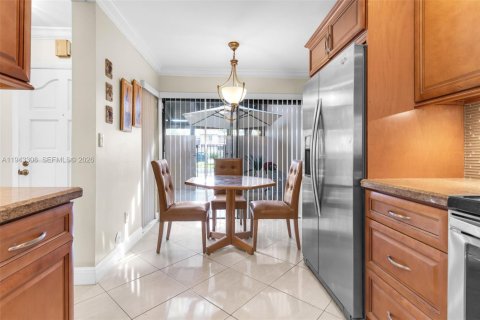 Townhouse in Doral, Florida 2 bedrooms, 132.2 sq.m. № 2003175 - photo 10