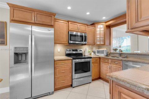 Townhouse in Doral, Florida 2 bedrooms, 132.2 sq.m. № 2003175 - photo 12