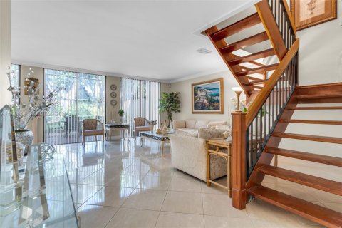 Townhouse in Doral, Florida 2 bedrooms, 132.2 sq.m. № 2003175 - photo 14