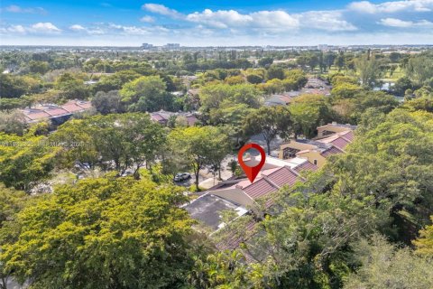 Townhouse in Doral, Florida 2 bedrooms, 132.2 sq.m. № 2003175 - photo 29