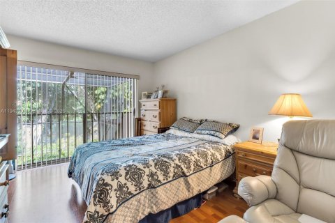 Townhouse in Doral, Florida 2 bedrooms, 132.2 sq.m. № 2003175 - photo 16