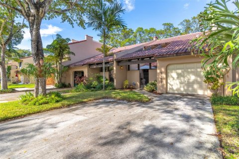 Townhouse in Doral, Florida 2 bedrooms, 132.2 sq.m. № 2003175 - photo 2