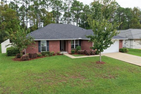 House in Palm Coast, Florida 4 bedrooms, 193.05 sq.m. № 2410080 - photo 2