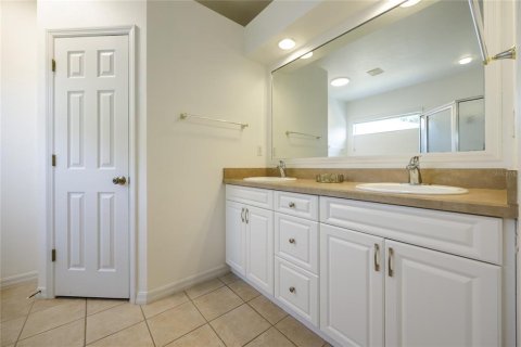 Casa en venta en Gainesville, Florida, 4 dormitorios, 227.89 m2 № 1898824 - foto 16