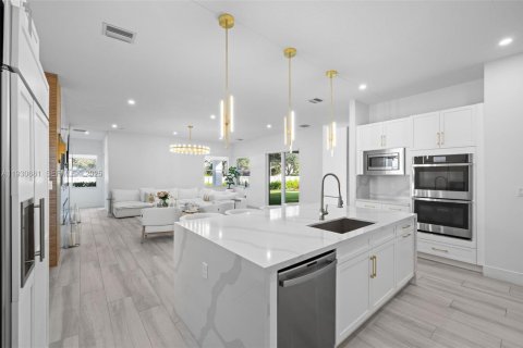 House in Davie, Florida 6 bedrooms, 449.28 sq.m. № 1991527 - photo 23