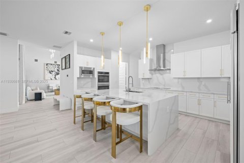 House in Davie, Florida 6 bedrooms, 449.28 sq.m. № 1991527 - photo 18