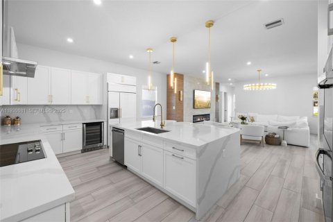 House in Davie, Florida 6 bedrooms, 449.28 sq.m. № 1991527 - photo 20