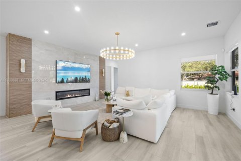 House in Davie, Florida 6 bedrooms, 449.28 sq.m. № 1991527 - photo 13