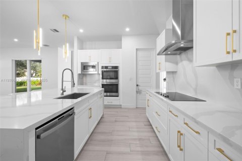 House in Davie, Florida 6 bedrooms, 449.28 sq.m. № 1991527 - photo 22