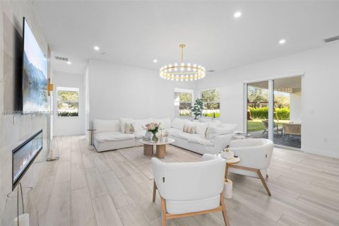 House in Davie, Florida 6 bedrooms, 449.28 sq.m. № 1991527 - photo 12