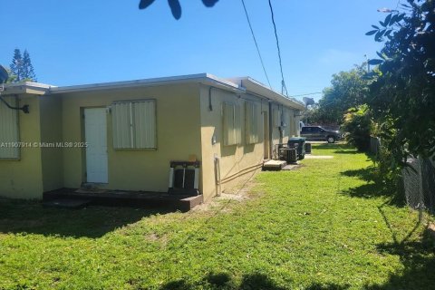 Immobilier commercial à vendre à Miami, Floride: 111.39 m2 № 1967713 - photo 4