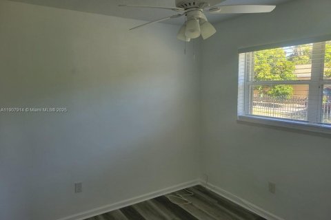 Immobilier commercial à vendre à Miami, Floride: 111.39 m2 № 1967713 - photo 9