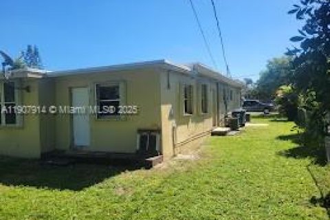 Immobilier commercial à vendre à Miami, Floride: 111.39 m2 № 1967713 - photo 2