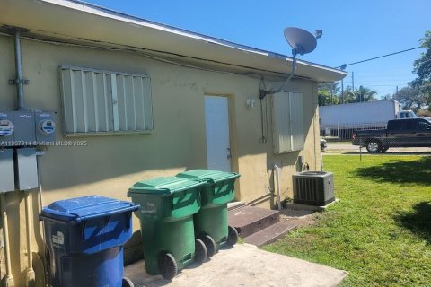 Immobilier commercial à vendre à Miami, Floride: 111.39 m2 № 1967713 - photo 11