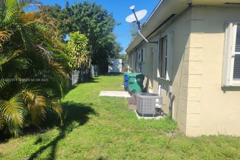 Immobilier commercial à vendre à Miami, Floride: 111.39 m2 № 1967713 - photo 5