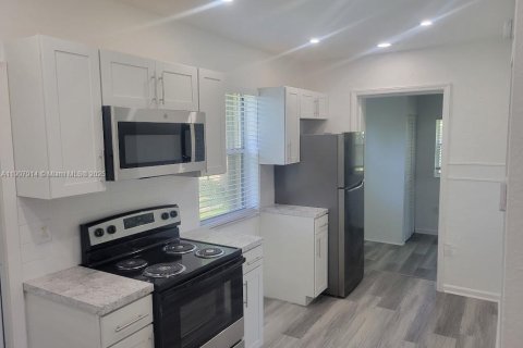 Immobilier commercial à vendre à Miami, Floride: 111.39 m2 № 1967713 - photo 6