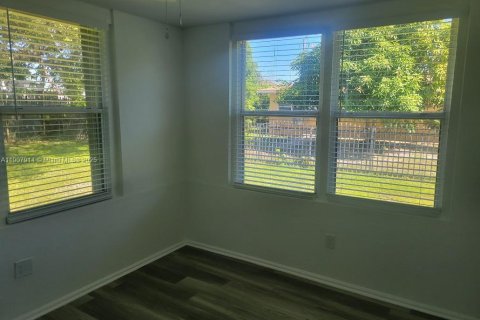 Immobilier commercial à vendre à Miami, Floride: 111.39 m2 № 1967713 - photo 8