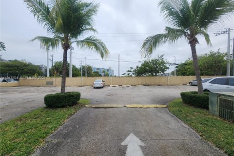 Снять в аренду квартиру в Катлер-Бей, Флорида 2 спальни, № 2004382 - фото 3